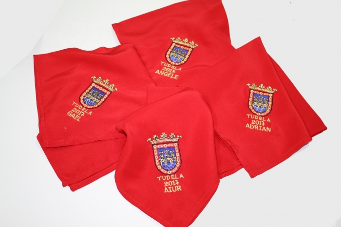 El Ayuntamiento ha enviado a los nacidos en el año 2018 la para la entrega de los pañuelos personalizados de Fiestas 2019. - de Tudela