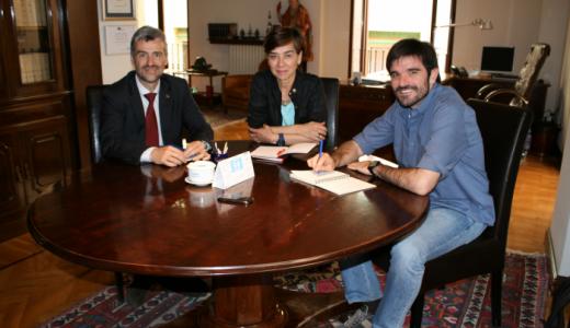 Alfonso Carlosena (Rector de la UNAV), Eloísa Ramírez (Vicerrectora) y el Alcalde Eneko Larrarte