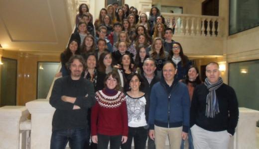 El Ayuntamiento recibe a alumnos franceses de intercambio escolar con el IES Benjamín de Tudela.