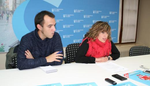 Iñigo Lipúzkoa y Silvia Cepas en la presentación de las actividades navideñas de Centros Cívicos