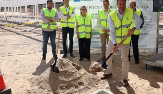 Acto primera piedra piscinas municipales de la avenida Narangel