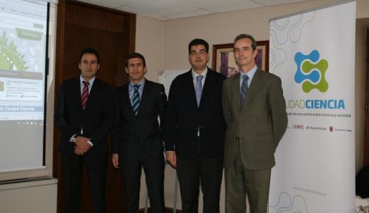 Agustín Sola (Director Sucursal ), Felipe Andrés (Director del Área de negocio de Navarra de "la Caixa") , Luis Casado (Alcalde de Tudela) y Jaime Pérez (Jefe del Área de Cultura Científica del CSIC).