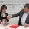 La Presidenta Barcina y el presidente de la cooperativa Saiona, tras la firma del convenio.